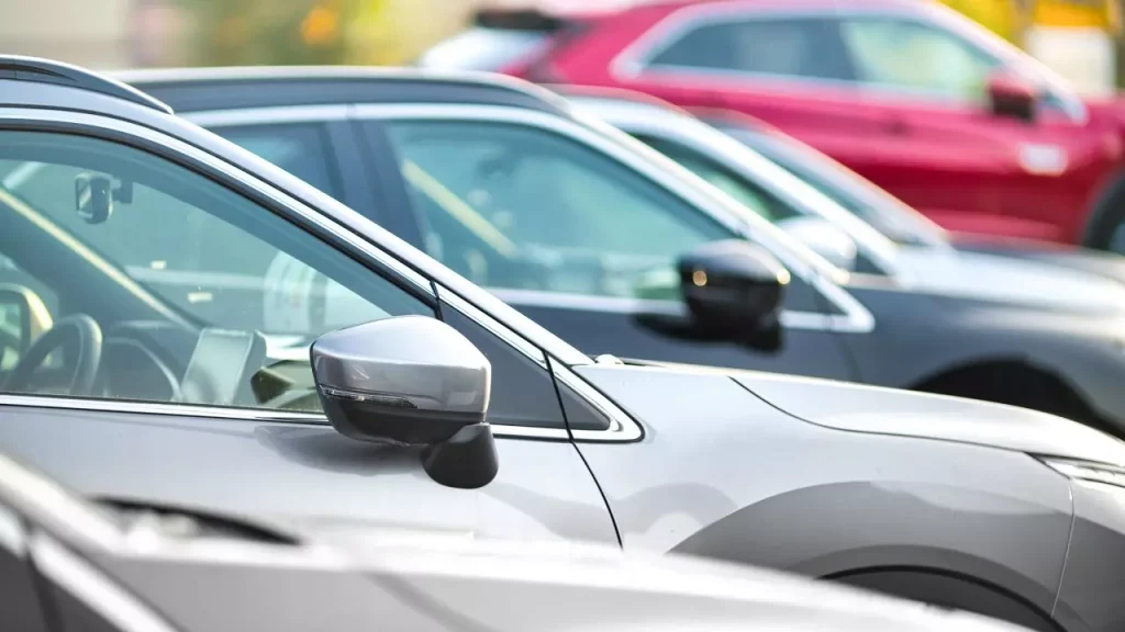 plegar los retrovisores del coche 